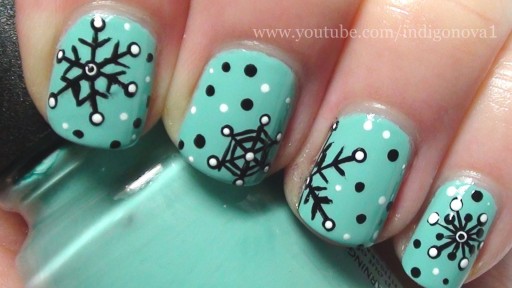 how to make pretty snowflake Nail Art DIY tutorial step by step instructions