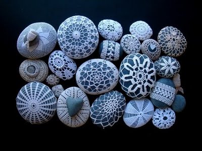 How to crochet fabulous pebble rocks step by step DIY tutorial instructions 04