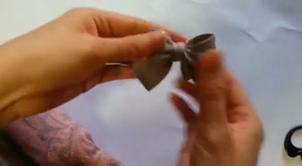 How To Make Bows Out Of Ribbon 5